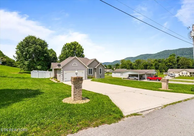 Homes for sale in Jacksboro, TN | 108 S Burress Ln, Jacksboro, TN 37757 | MLS# 1346736
