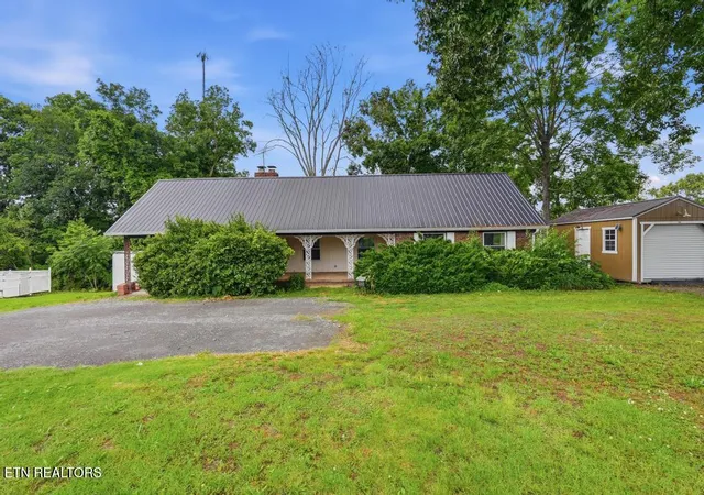 Homes for sale in Red Boiling Springs, TN | 553 Lafayette Rd, Red Boiling Springs, TN 37150 | MLS# 1344134