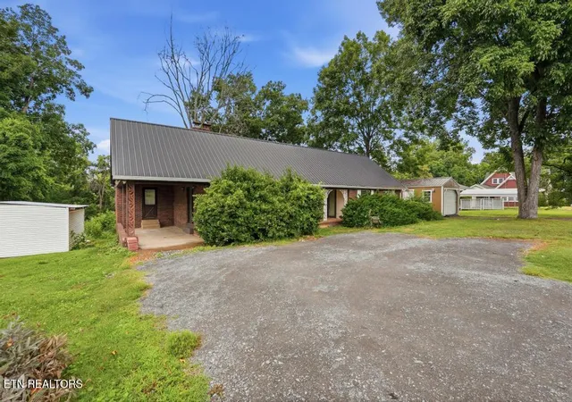 Homes for sale in Red Boiling Springs, TN | 553 Lafayette Rd, Red Boiling Springs, TN 37150 | MLS# 1344134