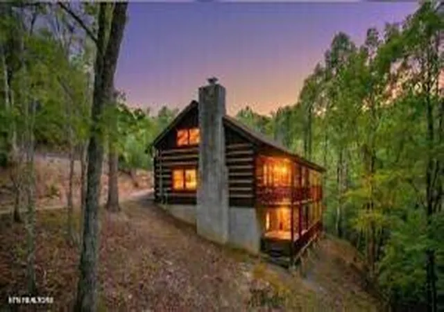 Homes for sale in Gatlinburg, TN | 4438 E Scenic Dr, Gatlinburg, TN 37738 | MLS# 1343279
