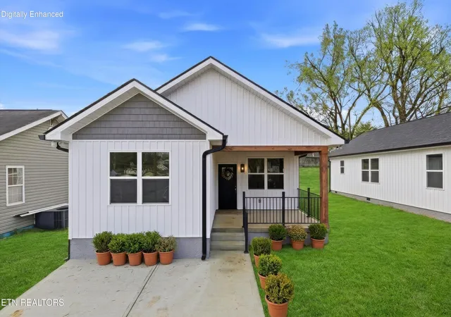 Homes for sale in Knoxville, TN | 818 W Anderson Ave, Knoxville, TN 37921 | MLS# 1343287