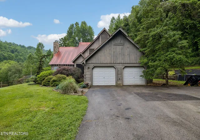 Photo 2 of Single family home for sale at 2500 Chimney Springs Rd, Cookeville, TN 38506 | MLS# 1343493 | Listing updated on 2026-09-22