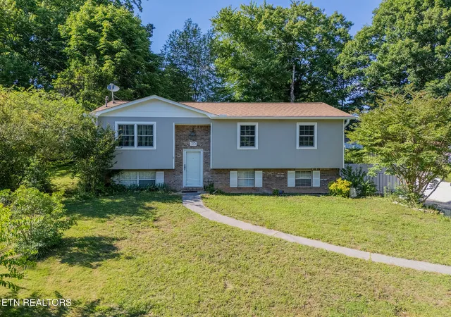 Photo 1 of Single family home for sale at 6217 Starhurst Dr, Knoxville, TN 37921 | MLS# 1343867 | Listing updated on 2026-08-26