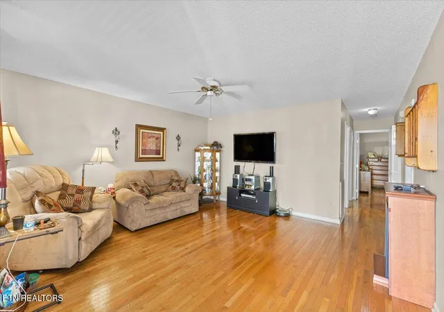 Listing Photo 5 - Condo for sale in building located at 621 Race St, Elizabethton, TN 37643