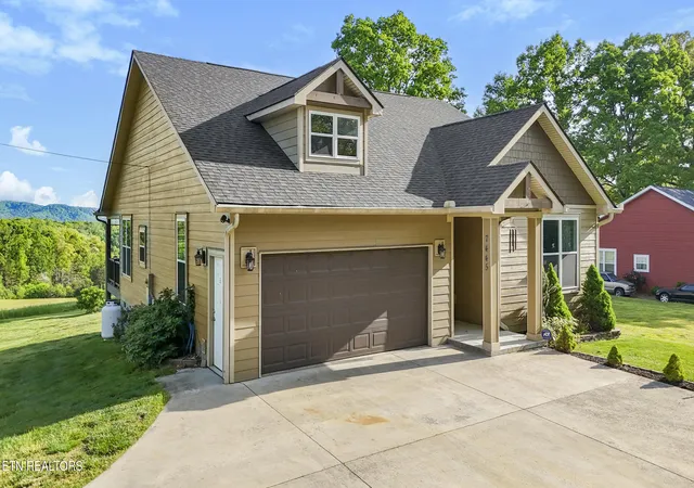 Homes for sale in Rutledge, TN | 7445 Lakeshore Dr, Rutledge, TN 37861 | MLS# 1343378