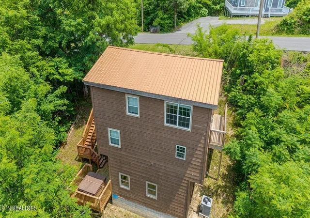 Homes for sale in Gatlinburg, TN | 625 Pinecrest Dr, Gatlinburg, TN 37738 | MLS# 1344268