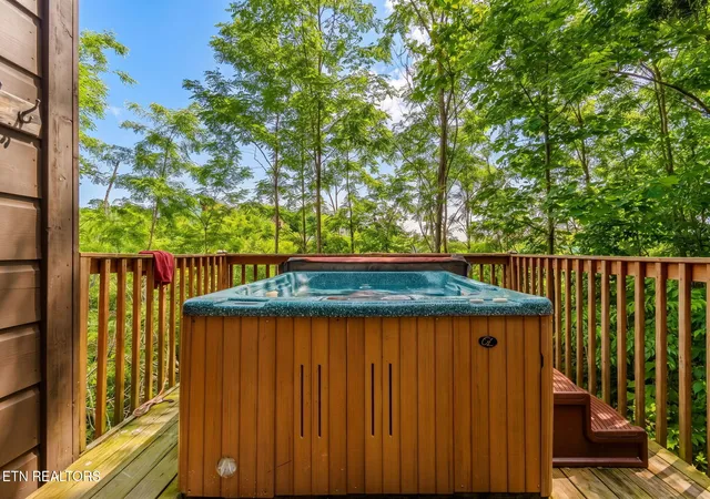 Homes for sale in Gatlinburg, TN | 625 Pinecrest Dr, Gatlinburg, TN 37738 | MLS# 1344268