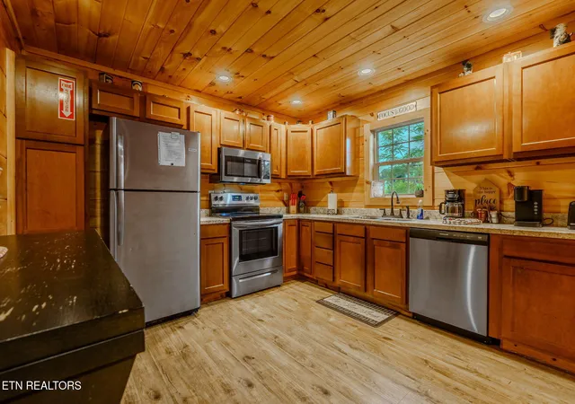 Homes for sale in Gatlinburg, TN | 625 Pinecrest Dr, Gatlinburg, TN 37738 | MLS# 1344268