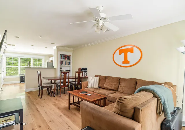 Listing Photo 5 - Condo for sale in building located at 3950 Cherokee Woods Wy, Knoxville, TN 37920