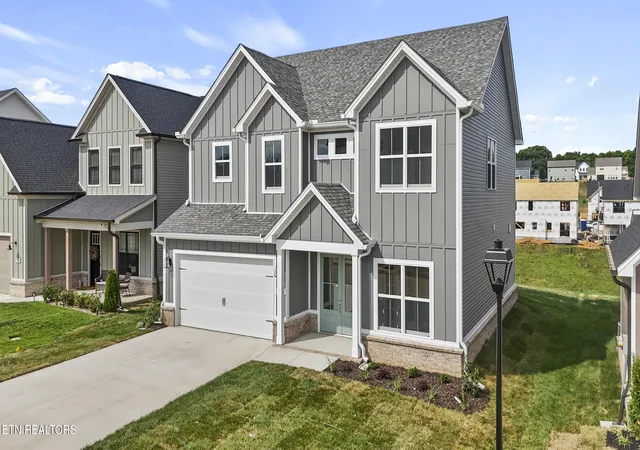 Homes for sale in Knoxville, TN | 2512 Maroon Bells Rd, Knoxville, TN 37932 | MLS# 1343432