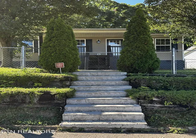 Photo 3 of Single family home for sale at 2006 Mccroskey Ave, Knoxville, TN 37917 | MLS# 1343517 | Listing updated on 2026-10-09
