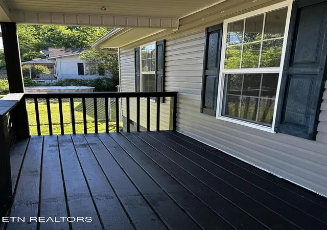 Photo 4 of Single family home for sale at 2006 Mccroskey Ave, Knoxville, TN 37917 | MLS# 1343517 | Listing updated on 2026-10-09