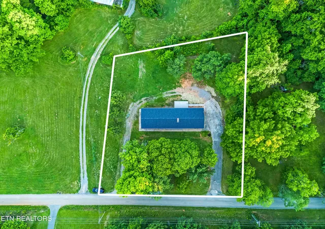Photo 3 of Single family home for sale at 5160 Indian Warpath Rd, Maryville, TN 37803 | MLS# 1343521 | Listing updated on 2026-09-23