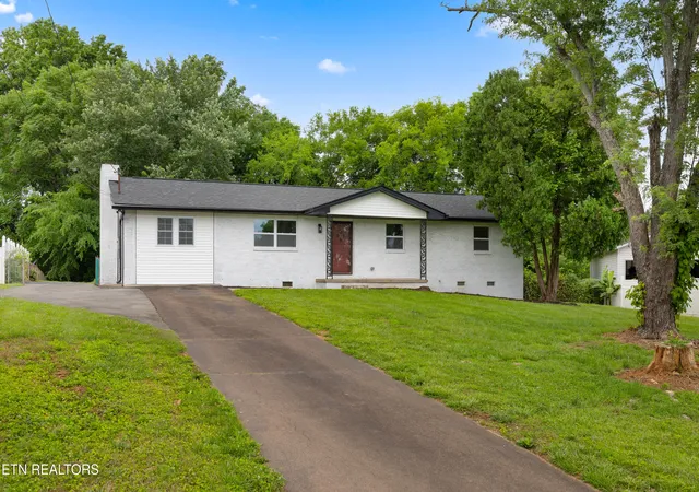 Photo 1 of Sale Pending at 137 Amesbury Rd, Knoxville, TN 37934 | MLS# 1343572 | Listing updated on 2026-06-25