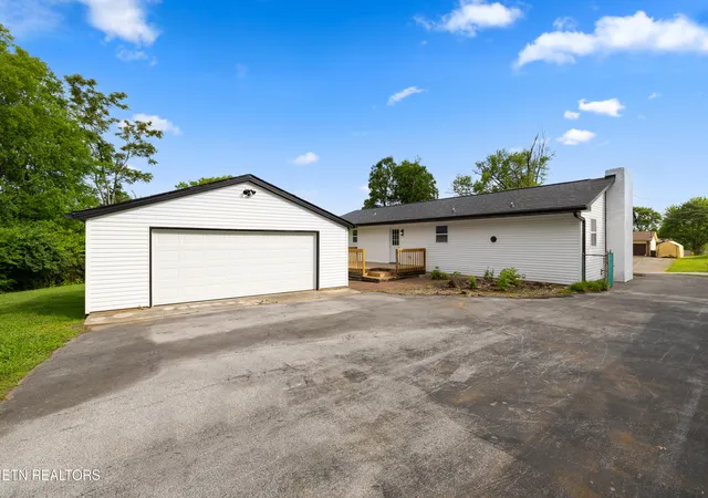 Photo 3 of Sale Pending at 137 Amesbury Rd, Knoxville, TN 37934 | MLS# 1343572 | Listing updated on 2026-06-25