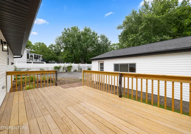Photo 3 of Sale Pending at 137 Amesbury Rd, Knoxville, TN 37934 | MLS# 1343572 | Listing updated on 2026-06-25