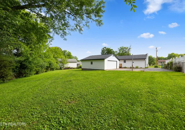 Photo 4 of Sale Pending at 137 Amesbury Rd, Knoxville, TN 37934 | MLS# 1343572 | Listing updated on 2026-06-25