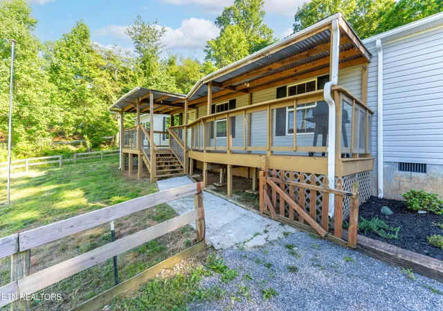 Homes for sale in Dandridge, TN | 1591 Trig Long Rd, Dandridge, TN 37725 | MLS# 1343629