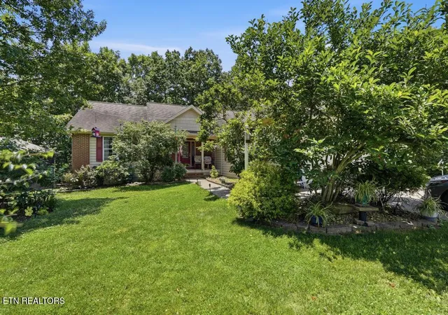 Photo 1 of Single family home for sale at 624 Lakeview Dr, Crossville, TN 38558 | MLS# 1345129 | Listing updated on 2026-08-26