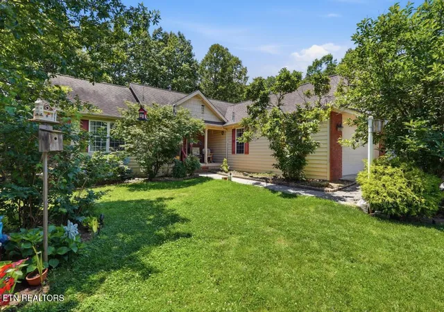 Photo 2 of Single family home for sale at 624 Lakeview Dr, Crossville, TN 38558 | MLS# 1345129 | Listing updated on 2026-08-26