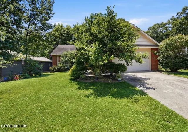 Photo 4 of Single family home for sale at 624 Lakeview Dr, Crossville, TN 38558 | MLS# 1345129 | Listing updated on 2026-08-26