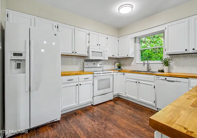 Photo 4 of Sale Pending at 1252 Lovell View Dr, Knoxville, TN 37932 | MLS# 1343666 | Listing updated on 2026-09-16