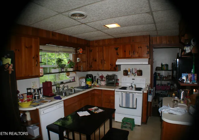 Photo 2 of Sale Pending at 310 Cardinal St, Maryville, TN 37803 | MLS# 1343752 | Listing updated on 2026-08-20