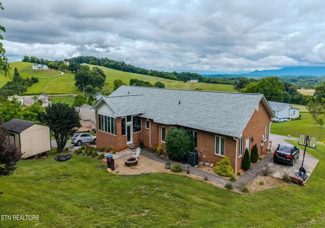 2nd image of 940 Hilltop Ln, Kodak, TN 37764 | MLS# 1345840