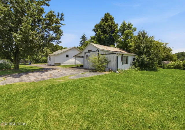 Photo 4 of Sale Pending at 6715 Greer Rd, Knoxville, TN 37918 | MLS# 1344534 | Listing updated on 2026-07-11