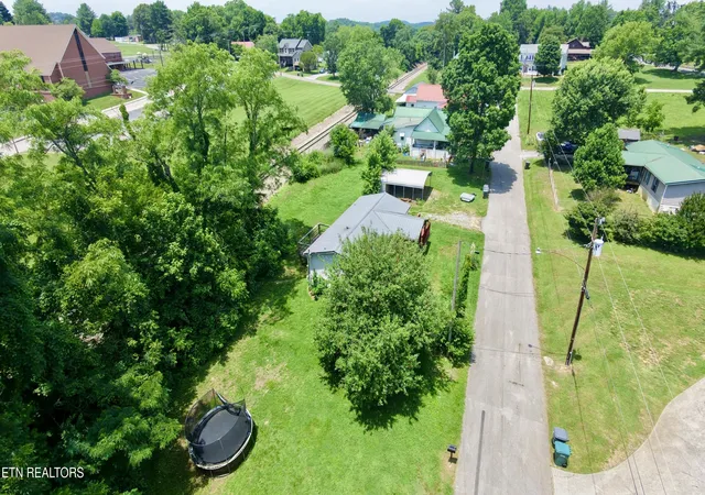 Homes for sale in White Pine, TN | 1529 Creamery St, White Pine, TN 37890 | MLS# 1344077