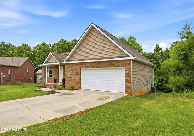 Homes for sale in Corryton, TN | 4400 Waldon Pond Ln, Corryton, TN 37721 | MLS# 1343756