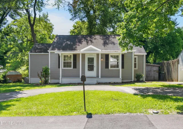 Photo 3 of Single family home for sale at 3922 Briargate Ave, Knoxville, TN 37919 | MLS# 1343865 | Listing updated on 2026-09-14