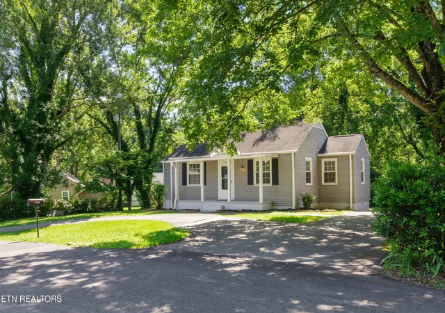 Photo 3 of Single family home for sale at 3922 Briargate Ave, Knoxville, TN 37919 | MLS# 1343865 | Listing updated on 2026-09-14