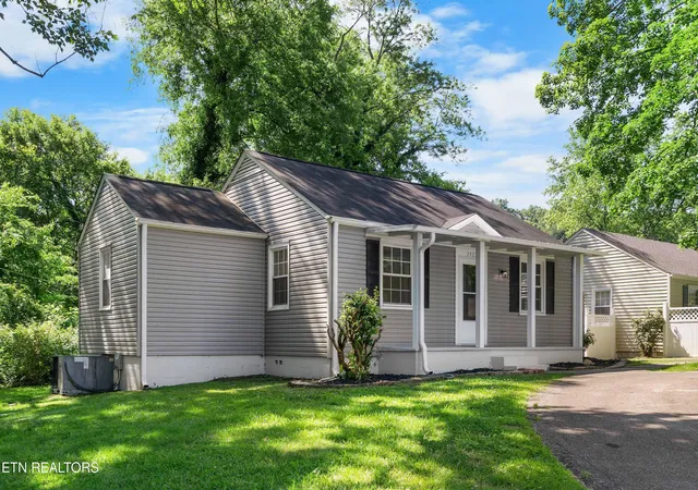 Photo 4 of Single family home for sale at 3922 Briargate Ave, Knoxville, TN 37919 | MLS# 1343865 | Listing updated on 2026-09-14