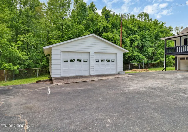 Homes for sale in Harriman, TN | 1006 Ruritan Rd, Harriman, TN 37748 | MLS# 1343766