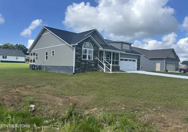 Photo 3 of Single family home for sale at 815 Colby Cir, Crossville, TN 38571 | MLS# 1343798 | Listing updated on 2026-07-20