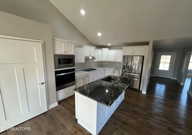 Photo 4 of Single family home for sale at 815 Colby Cir, Crossville, TN 38571 | MLS# 1343798 | Listing updated on 2026-10-07