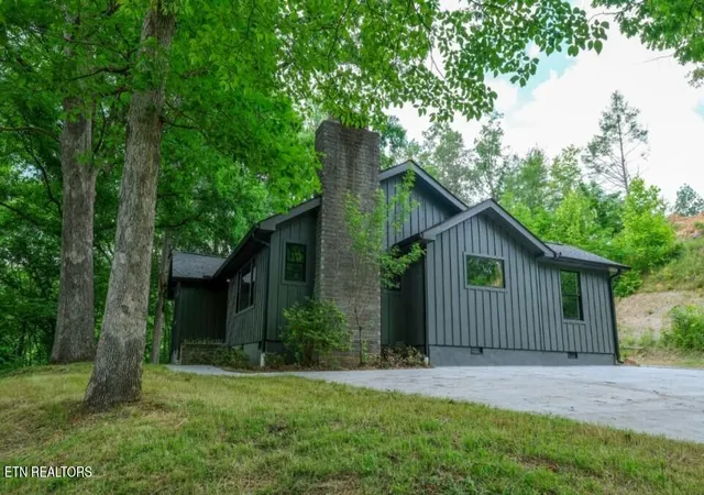 Photo 2 of Single family home for sale at 306 Glades Rd, Gatlinburg, TN 37738 | MLS# 1343834 | Listing updated on 2026-08-04