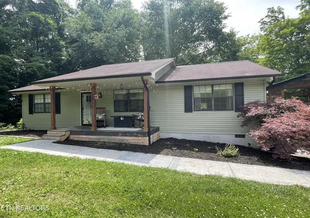 Homes for sale in Rocky Top, TN | 2811 Lake City Hwy, Rocky Top, TN 37769 | MLS# 1343949