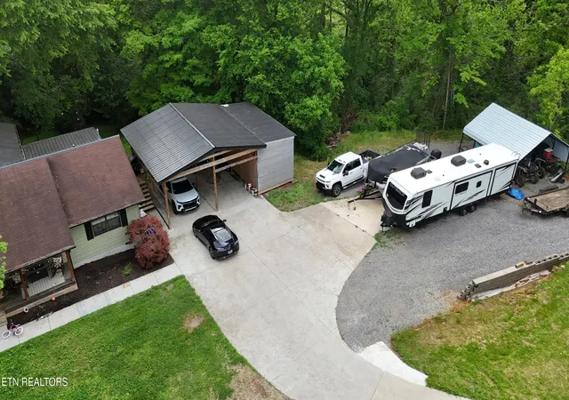 Homes for sale in Rocky Top, TN | 2811 Lake City Hwy, Rocky Top, TN 37769 | MLS# 1343949