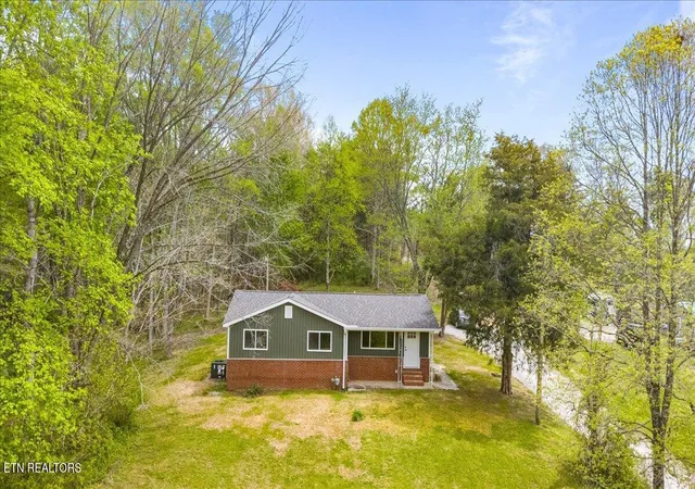 Homes for sale in Huntsville, TN | 520 W Hills Dr, Huntsville, TN 37756 | MLS# 1343820