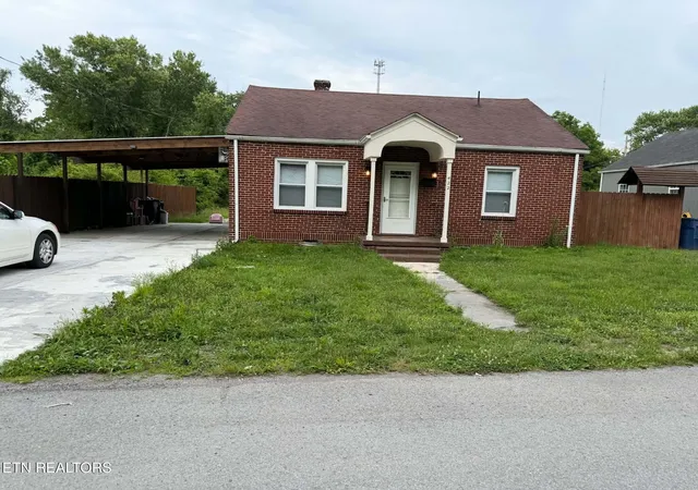 Homes for sale in Middlesboro, KY | 422 Wilderness Rd, Middlesboro, KY 40965 | MLS# 1343837