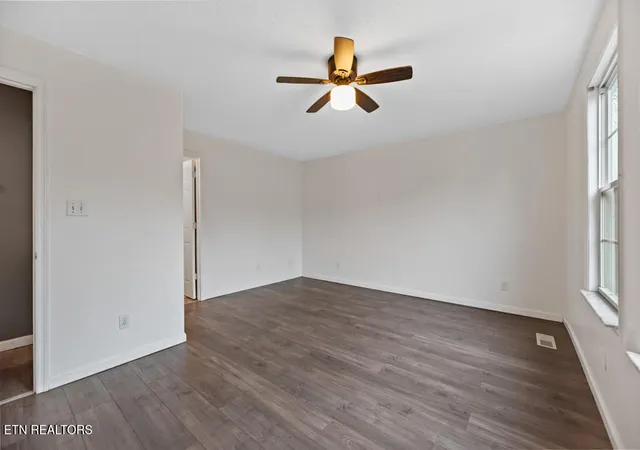 Photo 4 of Single family home for sale at 102 Lawton Rd, Oak Ridge, TN 37830 | MLS# 1343850 | Listing updated on 2026-06-11