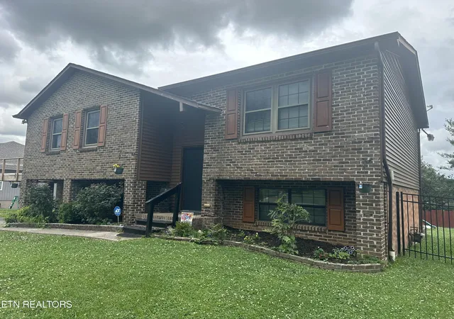 2nd image of 528 Merritt Rd, Maryville, TN 37804 | MLS# 1343929