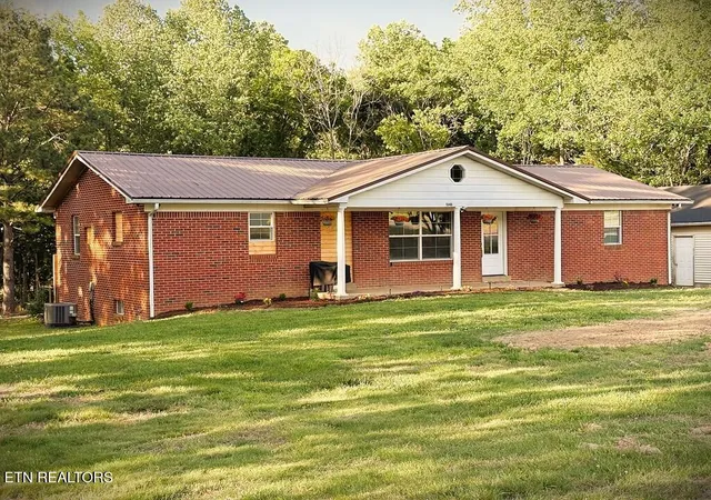 Homes for sale in Red Boiling Springs, TN | 1348 Union Hill Rd Rd, Red Boiling Springs, TN 37150 | MLS# 1344816