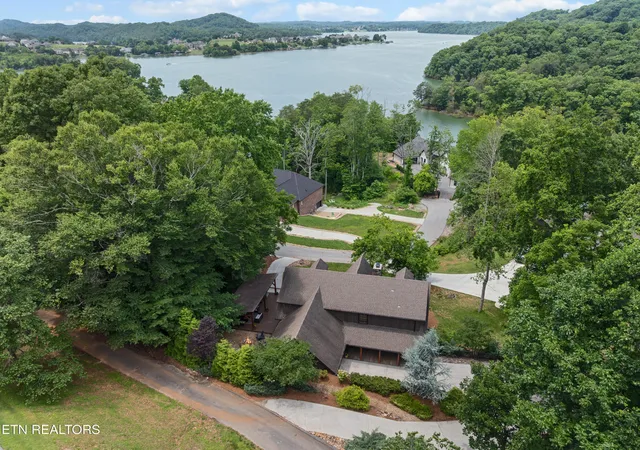 Photo 3 of Single family home for sale at 198 E Cove Dr, Greenback, TN 37742 | MLS# 1343876 | Listing updated on 2026-09-28