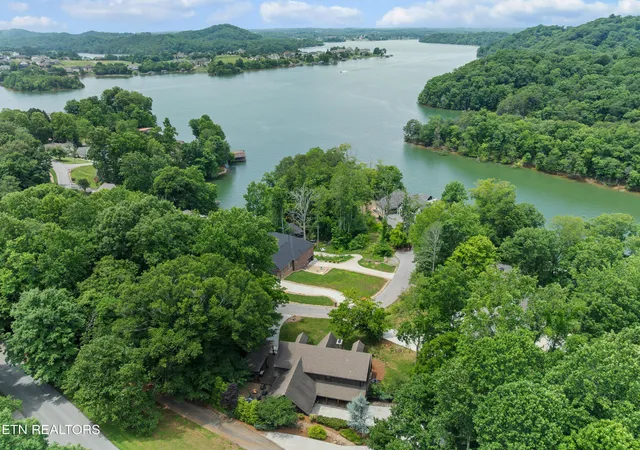 Photo 4 of Single family home for sale at 198 E Cove Dr, Greenback, TN 37742 | MLS# 1343876 | Listing updated on 2026-09-28