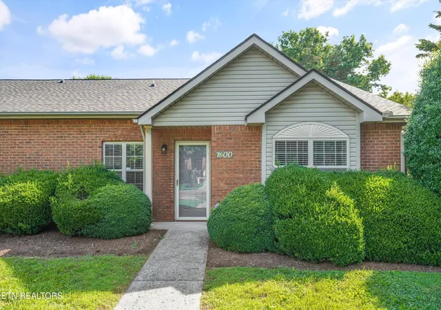 Listing Photo 4 - Condo for sale in building located at 7600 Pauline Wy, Knoxville, TN 37938