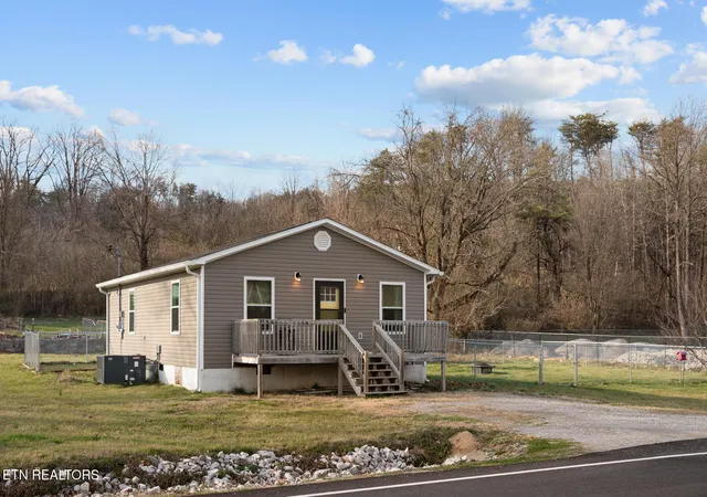 Homes for sale in Crab Orchard, TN | 233 Hebbertsburg Rd, Crab Orchard, TN 37723 | MLS# 1343912