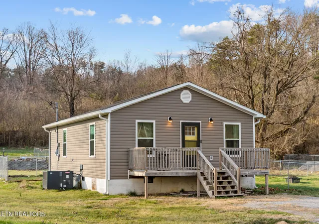 Homes for sale in Crab Orchard, TN | 233 Hebbertsburg Rd, Crab Orchard, TN 37723 | MLS# 1343912